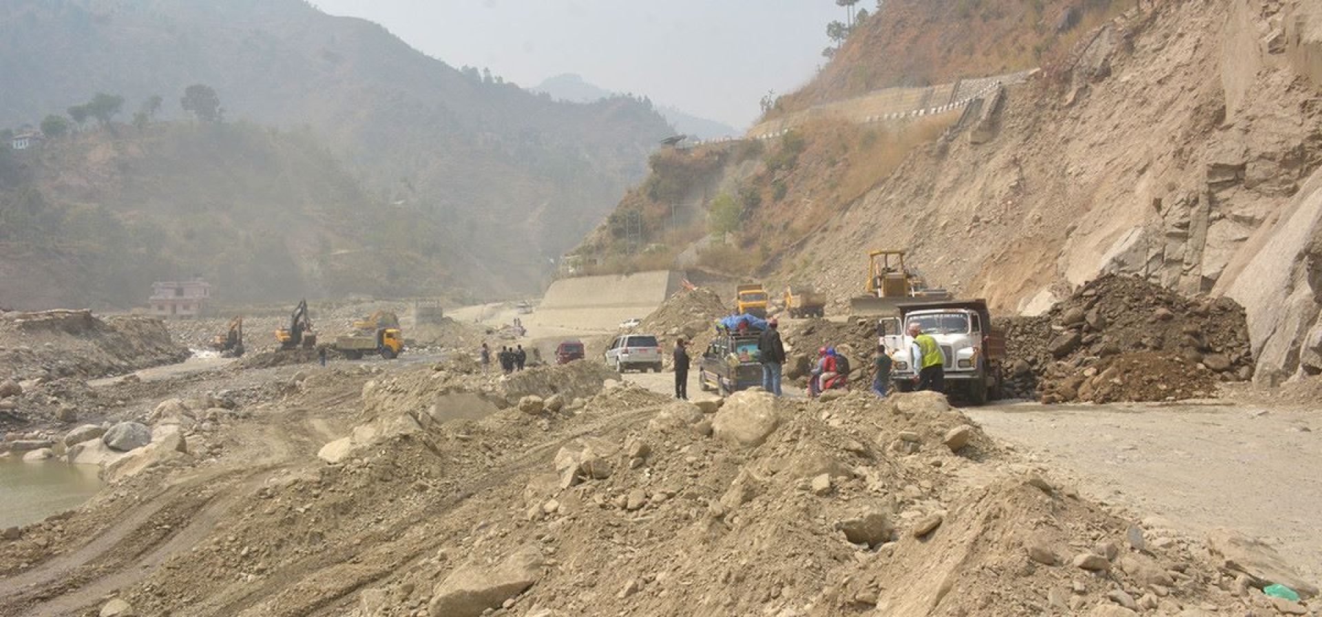 बाढीले बगाएको बिपी राजमार्ग मर्मत अन्तिम चरणमा, चाँडै एकतर्फी सवारी सञ्चालन
